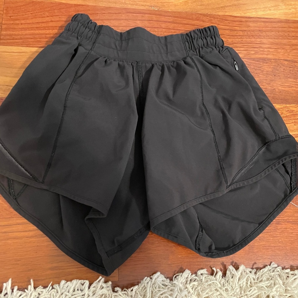 Lululemon hotty hot shorts Sz 0; 2.5in  Athletic with Elastic Waistband